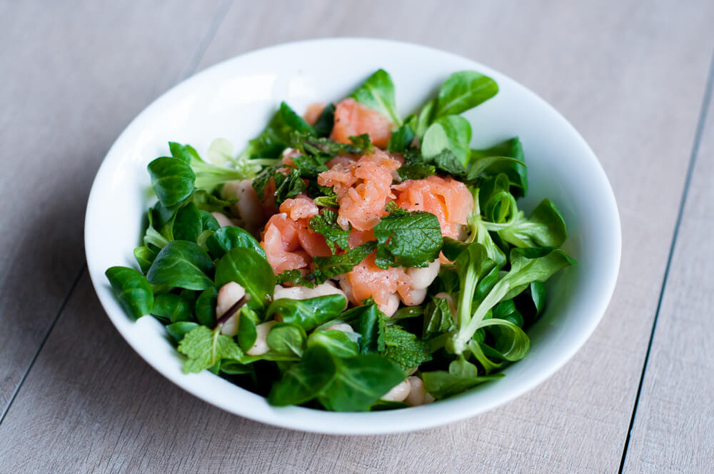 Gerookte zalmsalade met witte bonen en munt online diëtist