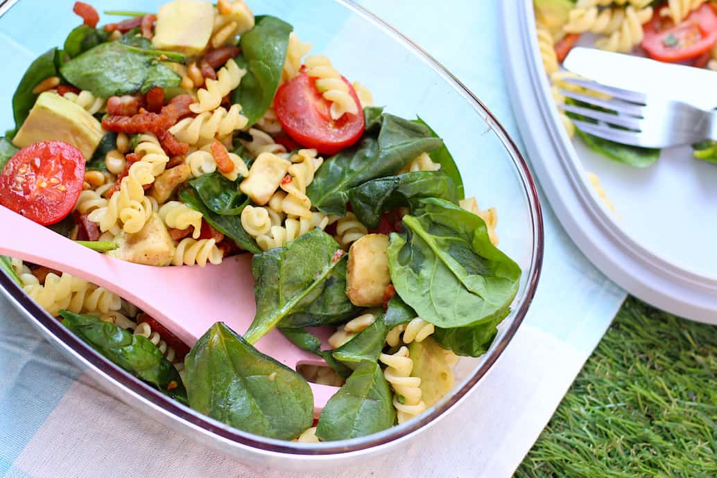 pastasalade met spinazie, avocado, tomaat & spekjes online diëtist