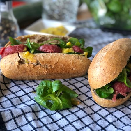 Stokbrood met ossenworst en piccalilly