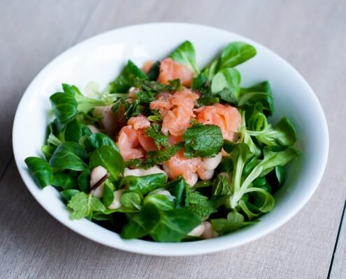 Gerookte zalmsalade met witte bonen en munt online diëtist