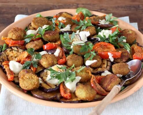 Salade met aubergine en falafel online diëtist