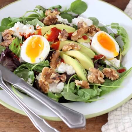 salade met avocado ei en sriracha online diëtist