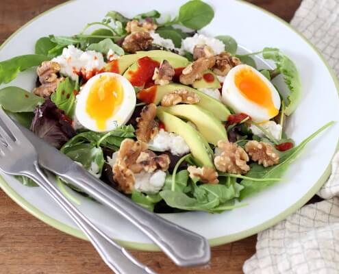 salade met avocado ei en sriracha online diëtist